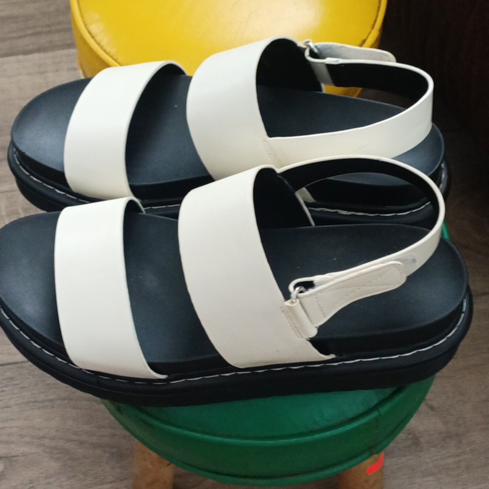 Like new Limelight Brand Summer Sandals